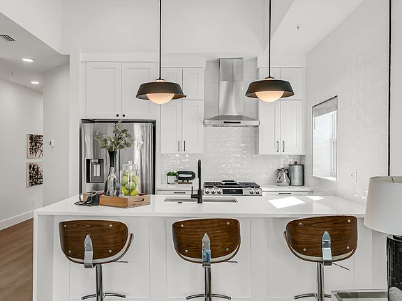 4th image of 3008 W Estrella St APT 2