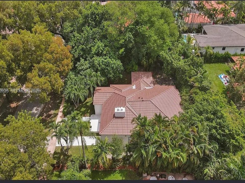 1st image of 528 Sevilla Ave