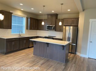 212 NE Regan Hill Loop, Estacada, OR 97023