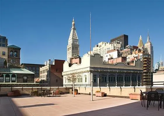 Rented by R New York | media 8