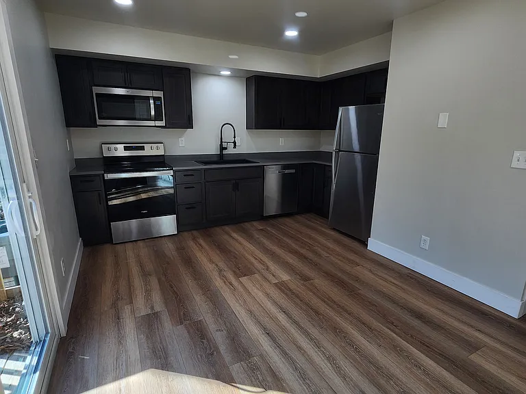 912 Oakcrest Dr #F — Photo 5