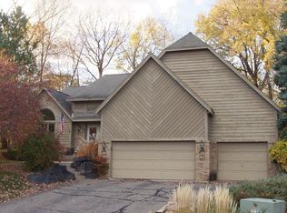 9224 Collegeview Cir, Bloomington, MN 55437