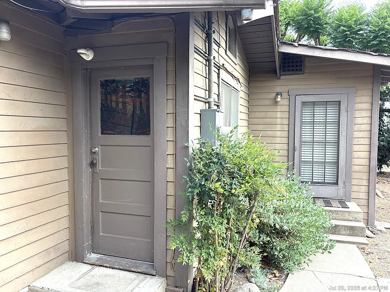 138 W Montecito Ave #B — Photo 2