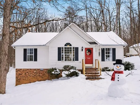 5507 Whispering Pines Dr, Summerfield, NC 27358