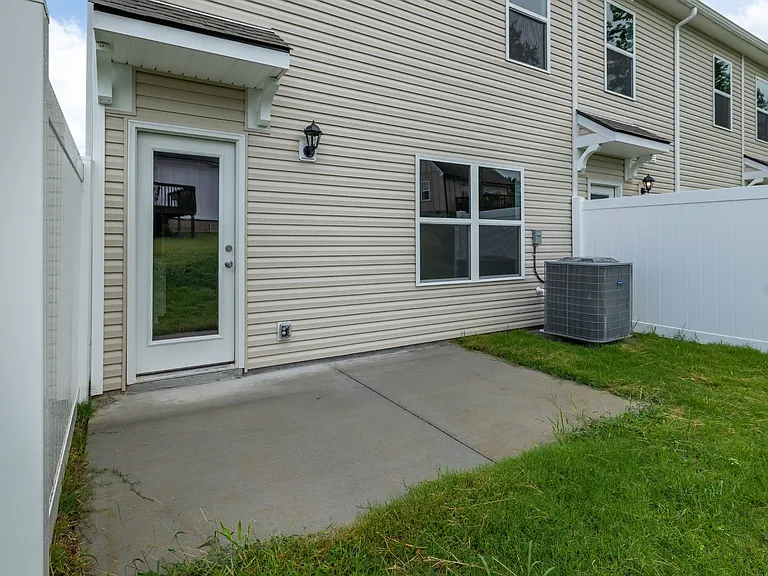 126 Mattie Ct — Photo 24