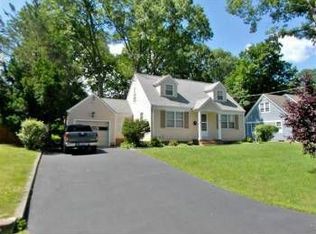 115 Sunnydale Rd, Bridgeport, CT 06606