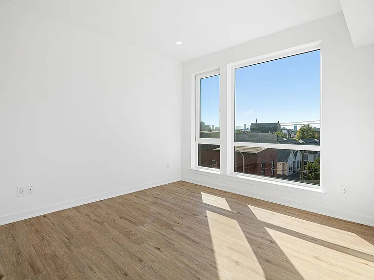Moore House Apartments — Photo 13