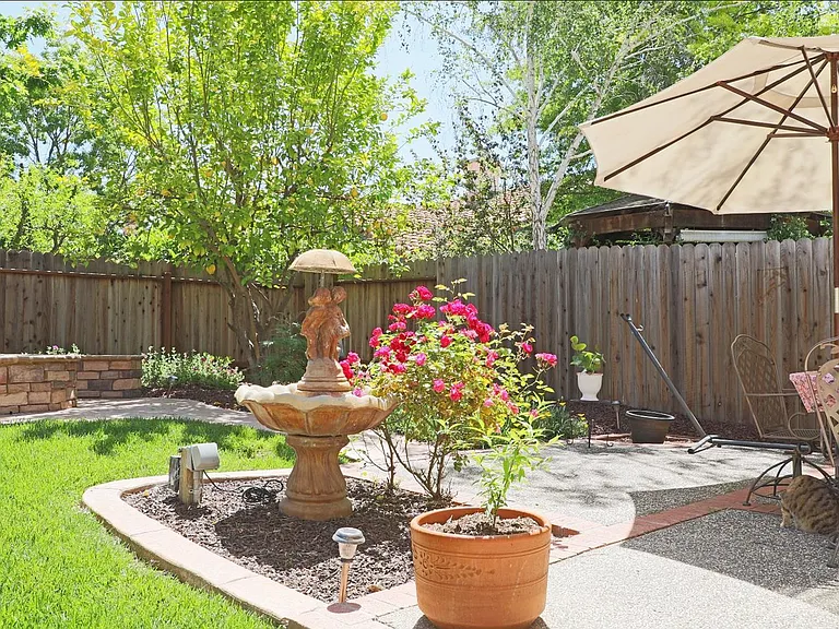 4946 Felicia Way — Photo 29