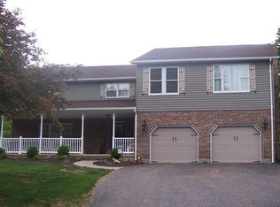 1390 Orchard Ln, Bethlehem, PA 18017