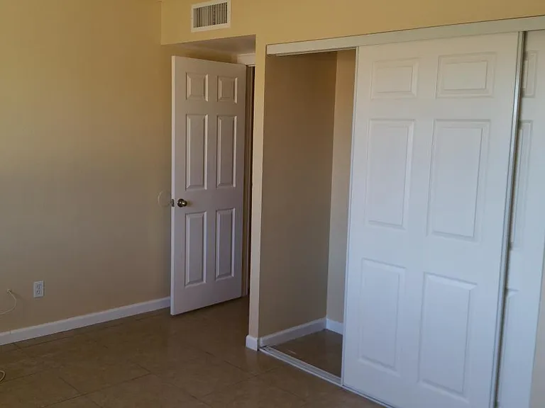 5220 N 68th Ave — Photo 10
