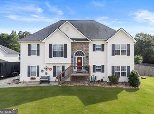 233 Cambridge Dr, Loganville, GA 30052