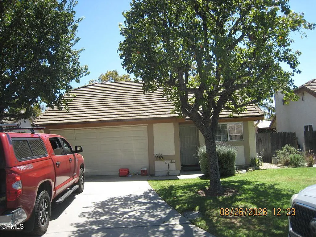3 bed, 2.0 bath, 1070 sqft, $3,400 — Photo 1