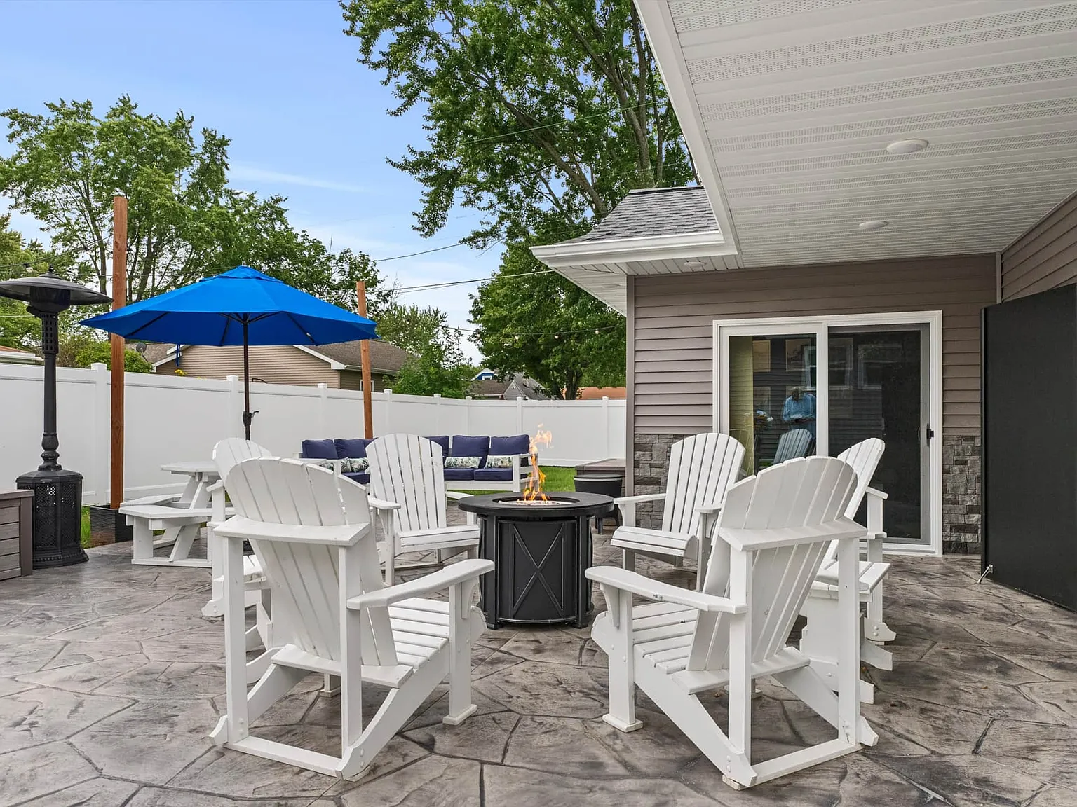 2 bed, 725 sqft, $3,595 — Photo 3