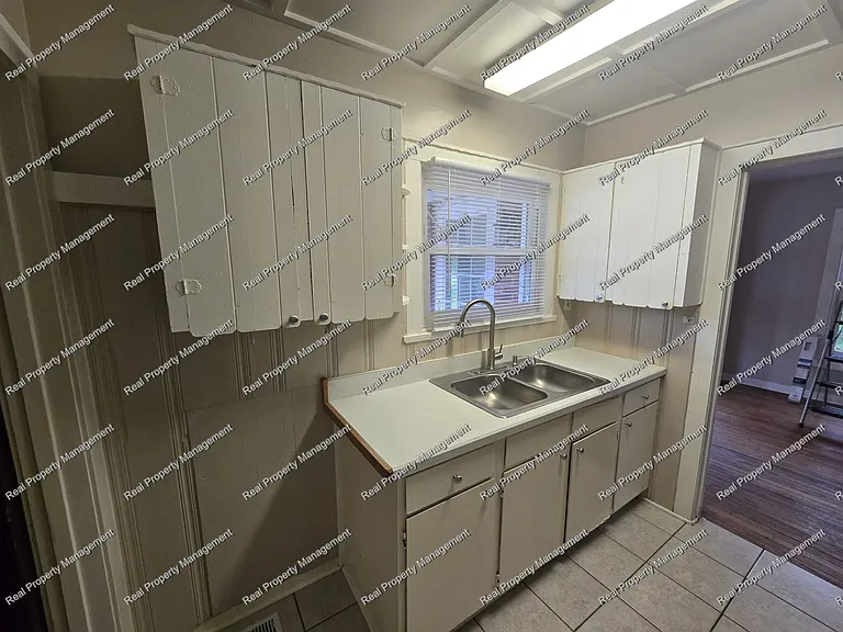 13135 Schneider St — Photo 10
