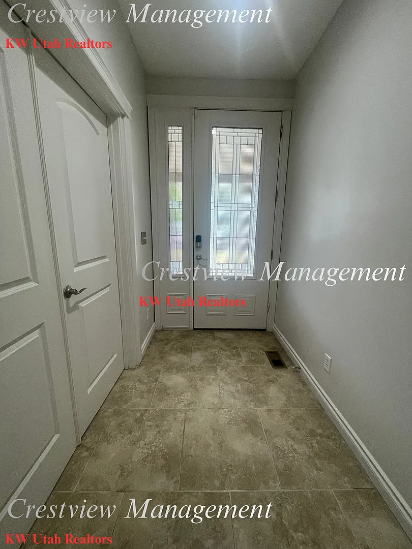 Building Photo - 353 E Lambourne Ave