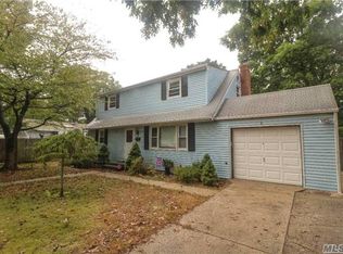 16 Spruce Ave, West Islip, NY 11795