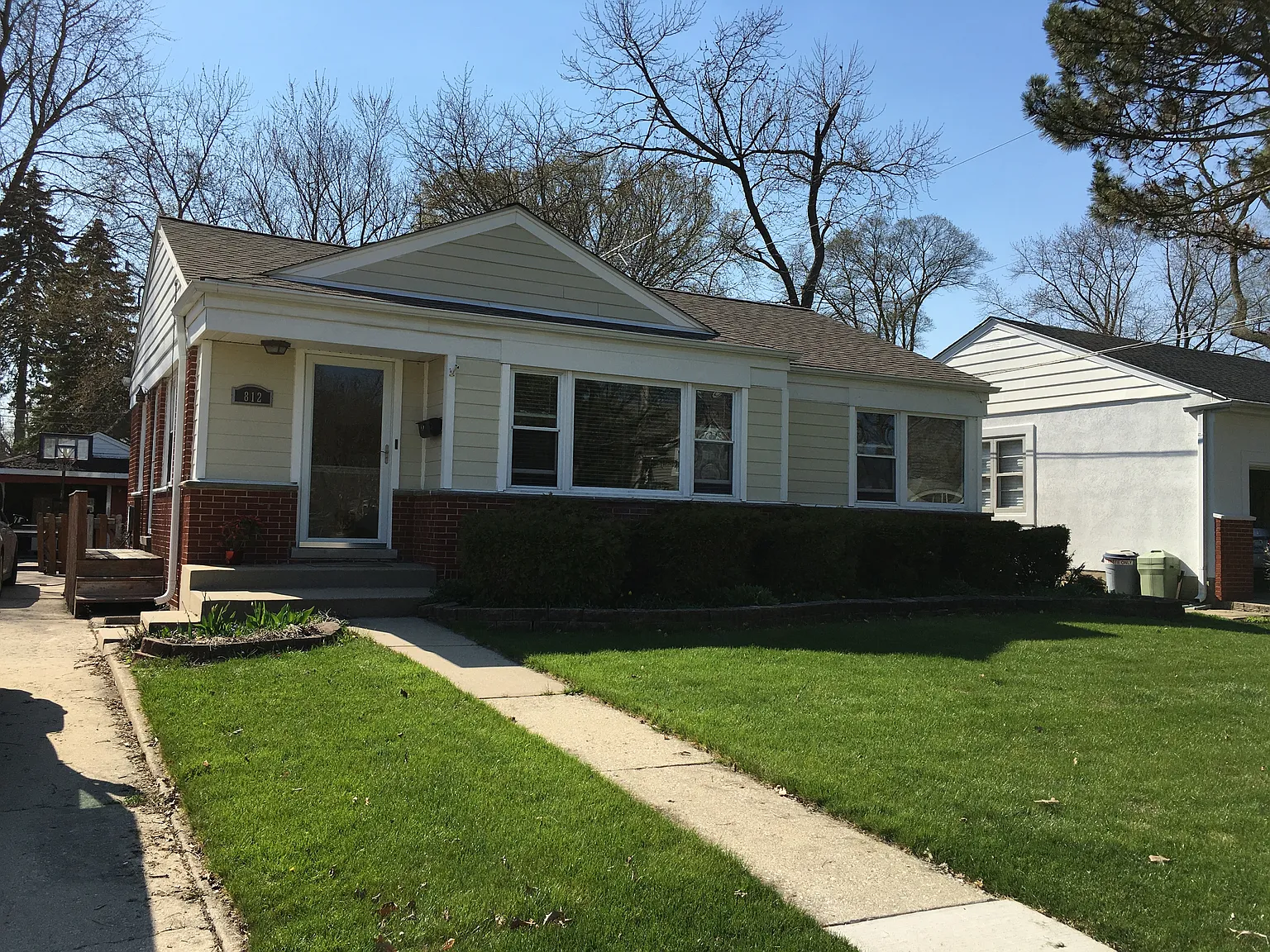 812 Highland Ave photo 1