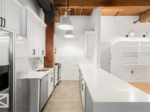 205 East 22nd Street image 4 of 11