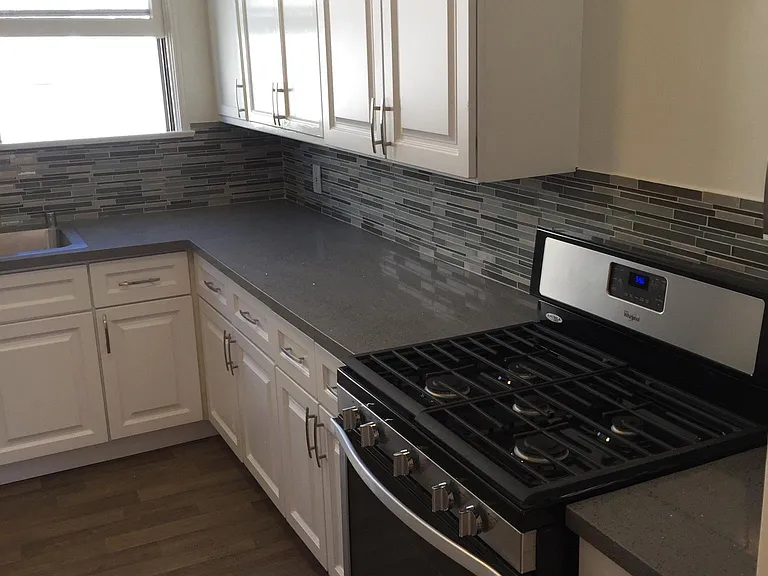 626 Midvale Ave #4 — Photo 3