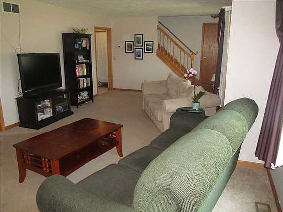 3rd image of 1581 Holbrook Dr