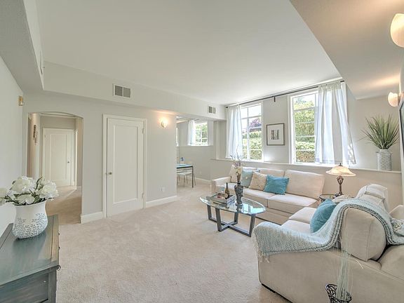 5th image of 212 Eaton Rd APT 1