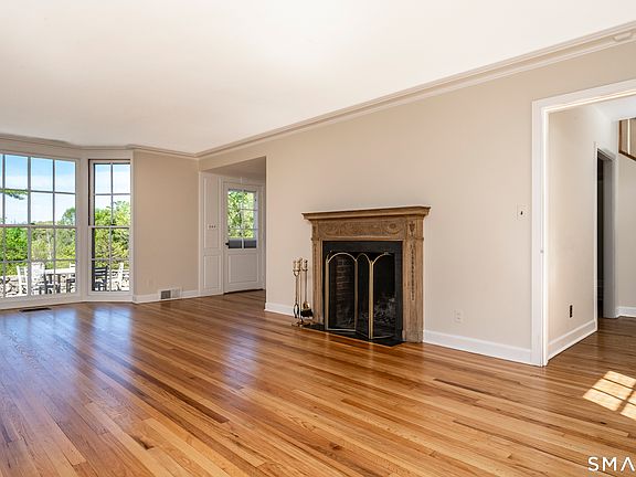 4th image of 22 Whitford Road