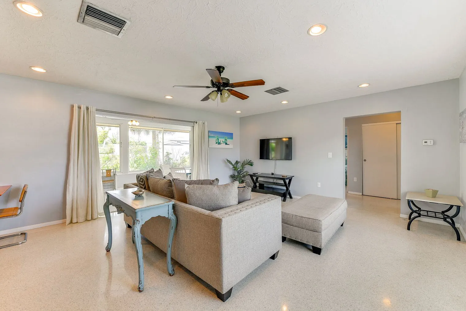 2 bed, 2.0 bath, 1377 sqft, $2,969 — Photo 2