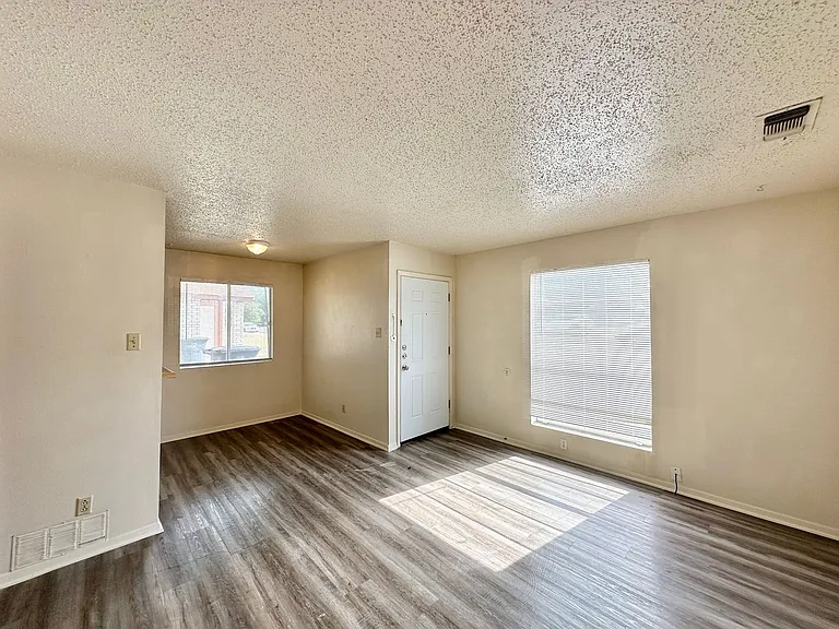 2101 Robert E Lee Dr — Photo 5