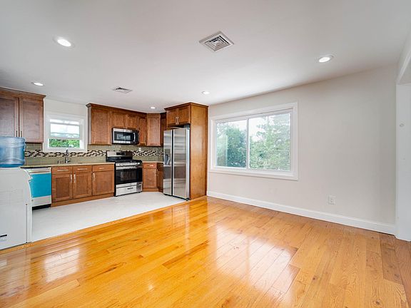 3rd image of 906 Nicolls Rd Floor 2