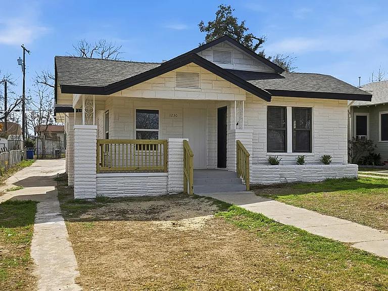 1230 Hammond Ave — Photo 3