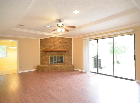 2nd image of 1911 E Branch Hollow Dr
