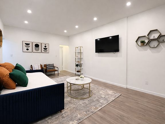 5th image of 311 E 51st St APT 3R