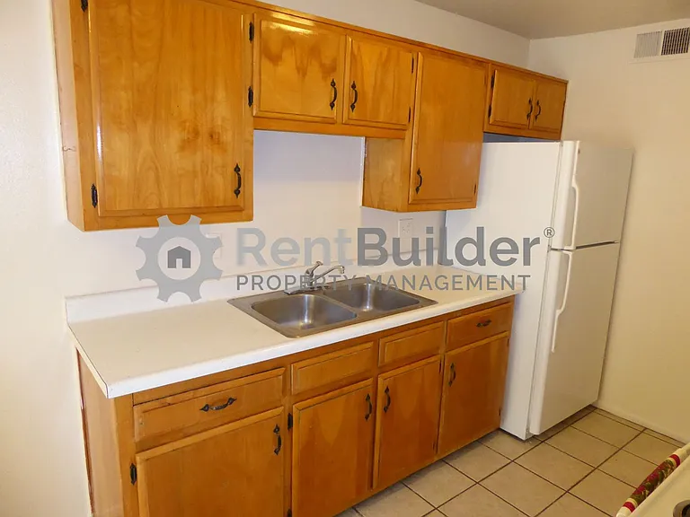 205 Vassar Dr SE — Photo 3
