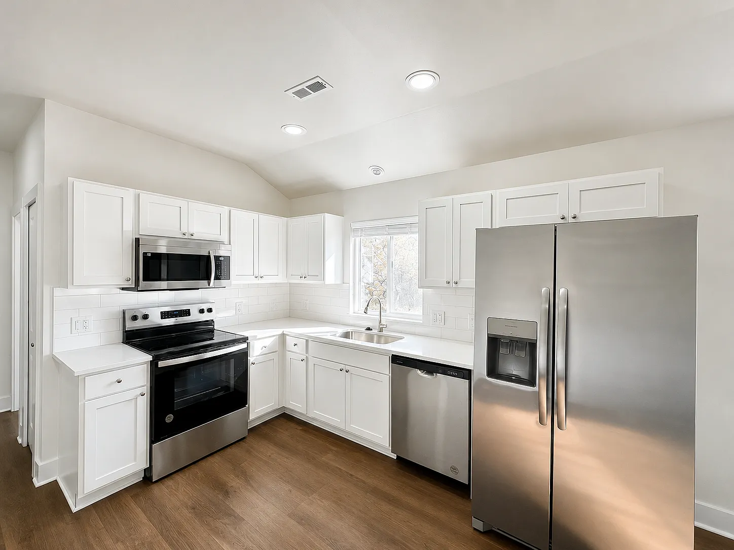 2 bed, 824 sqft, $1,650 — Photo 4