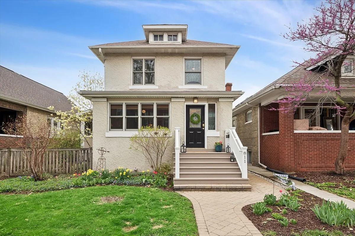811 Clarence Ave photo 1
