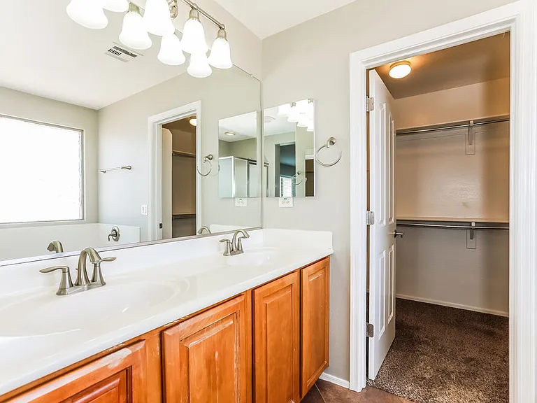 4056 E Alamo St — Photo 13