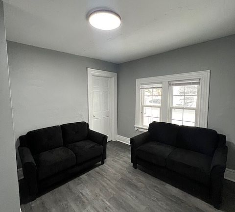 2nd image of 1112 E Colvin St