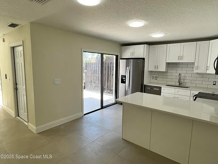 1717 Erin Ct NE — Photo 13