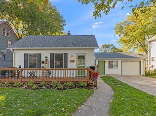 15 S Van Buren St, Batavia, IL 60510