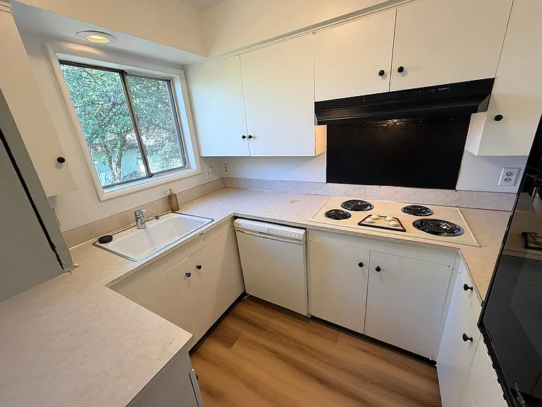 7640 SE Yamhill St #7 — Photo 8
