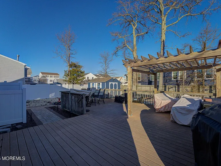 515 Stone Harbor Ave — Photo 16