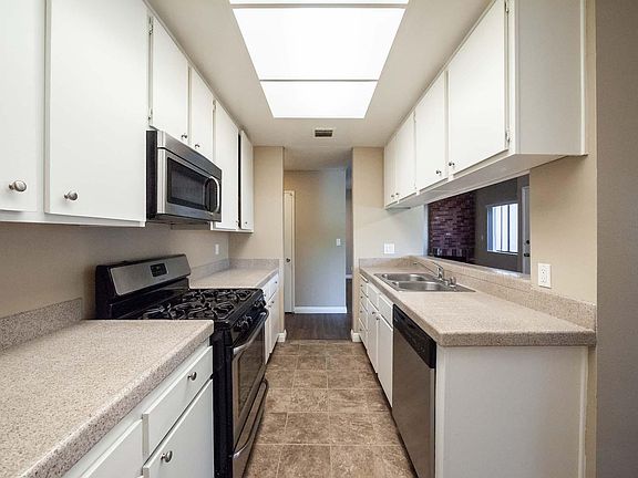 5th image of 1140 N Columbus Ave APT 204