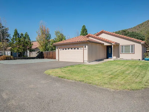 233 Via Linda Cir, Gold Hill, OR 97525