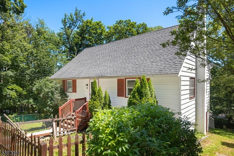 1st image of 59 Lakeview Dr