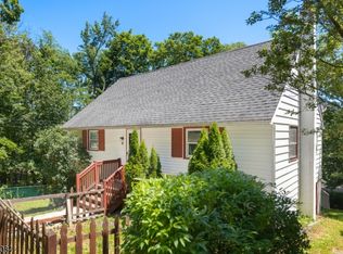 59 Lakeview Dr, Sussex, NJ 07461