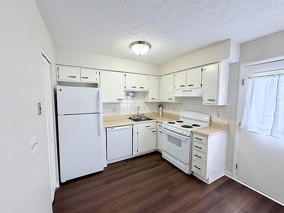 3rd image of 1953 Slaton Ct