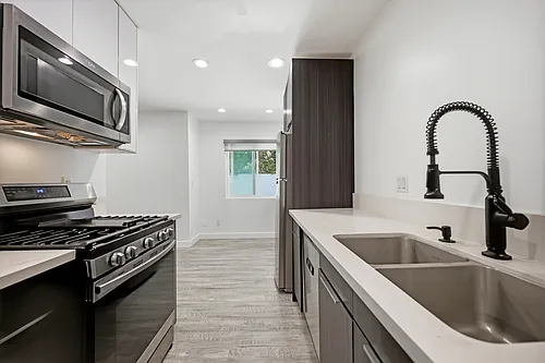 2561 W Avenue 30 #5 Photo 1