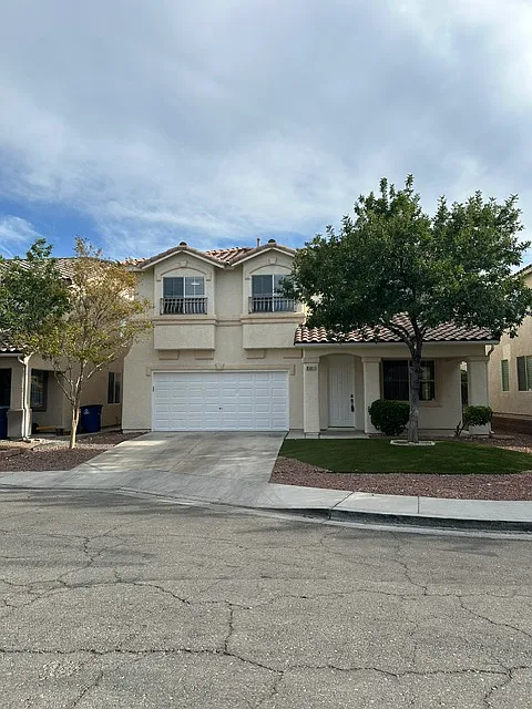 4 bed, 2.5 bath, 2555 sqft, $2,395 — Photo 1