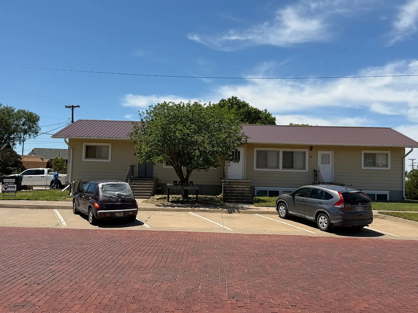 724 N. Maple — Photo 2
