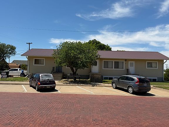 2nd image of 724 N Maple St #2